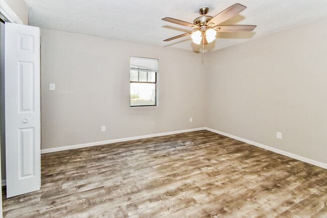 Photo - 529 Bradley Dr