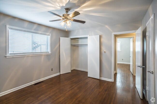 2 BR, 1 BA - 950 SF
