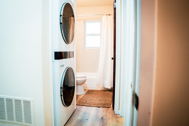 Photo - 3232 Logan Pl Unidad 3232 Logan Place