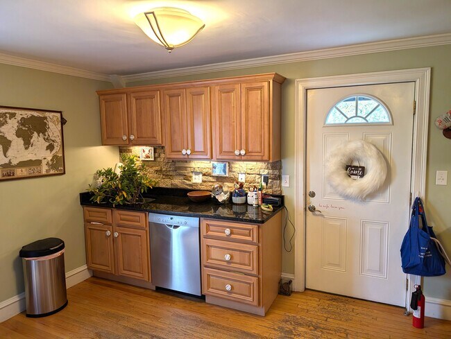 Photo - 636 Moody St Unidad 2