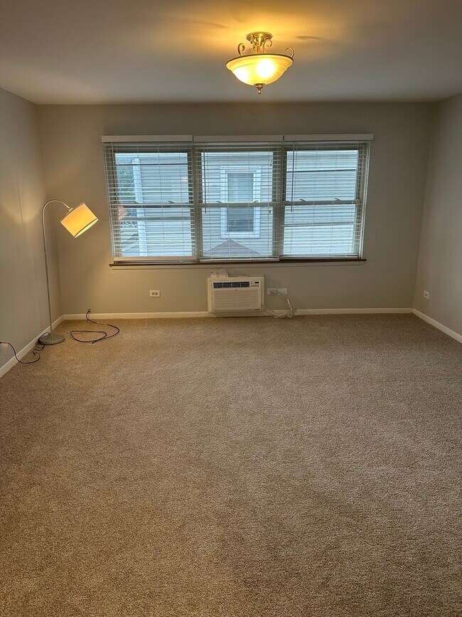 Photo - 2113 W Montrose Ave