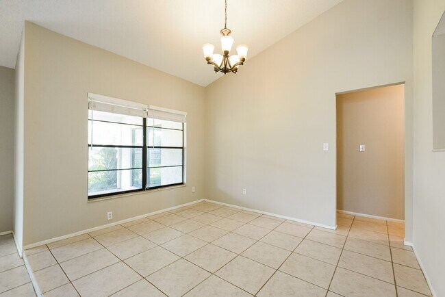 Photo - 1000 Dinero Dr