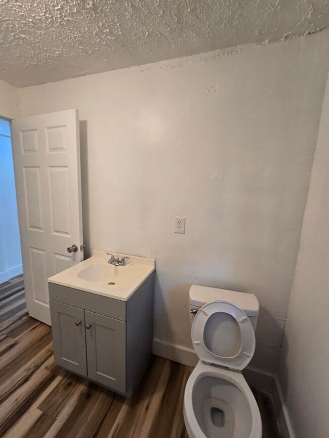 Building Photo - Spacious One Bedroom Duplex located near S...