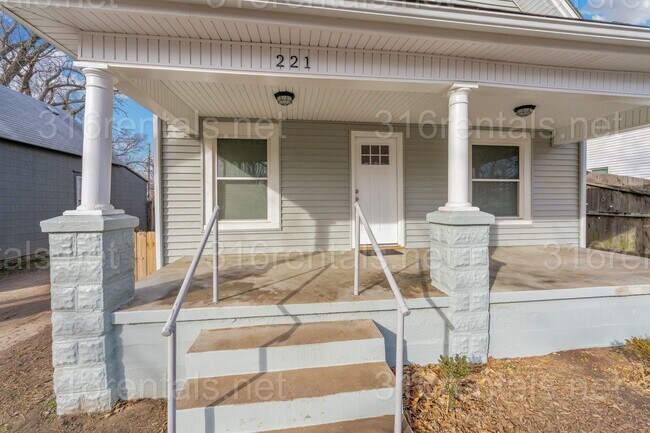 Photo - $850 - 1 bed 1 bath - Beautiful newly renovated Multi-family home located in Delano Unit 1