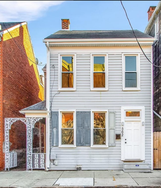 Building Photo - Coming Soon! Charming 4 Bedroom Home in York City!