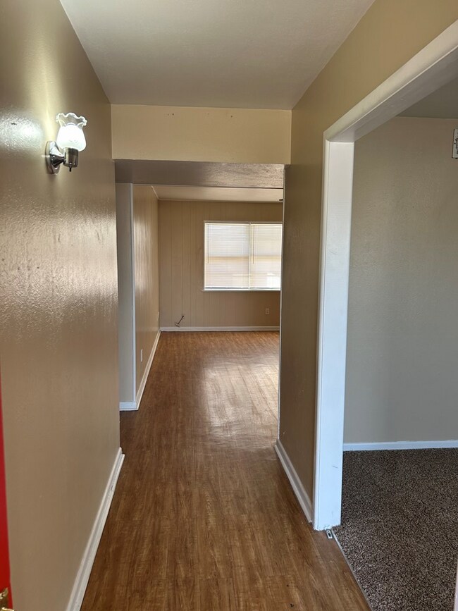 Photo - 1720 E 49th St