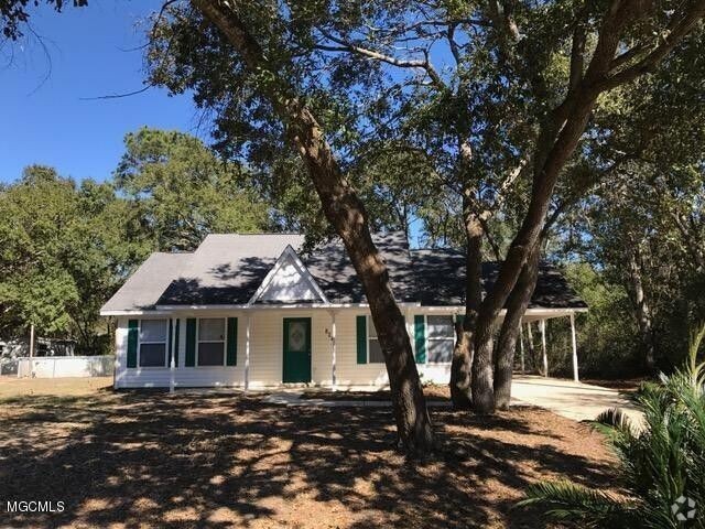 Building Photo - Charming Coastal Retreat in Ocean Springs,... Rental