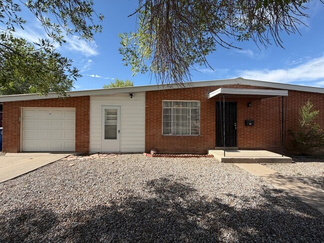 Building Photo - 3 Bedroom Single Story Available Near Comanche Rd NE & San Mateo Blvd NE!
