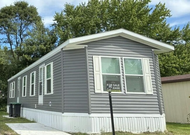 Building Photo - 5096 Wessex St