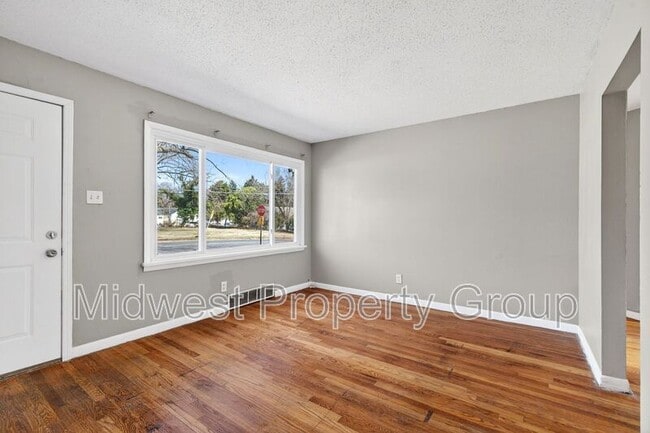 Photo - 8280 Frost Ave