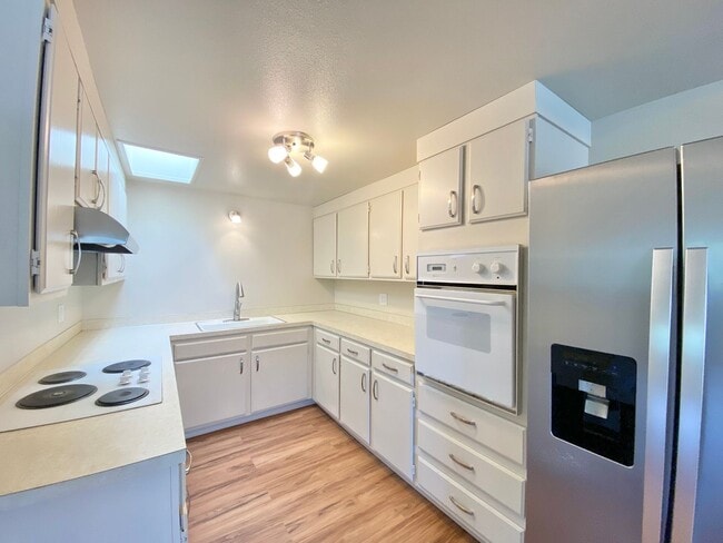 Building Photo - 8347 Triplex