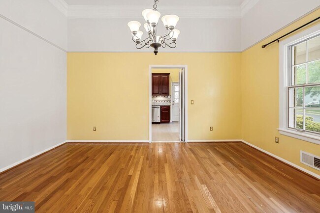 Photo - 6711 Doane Ave