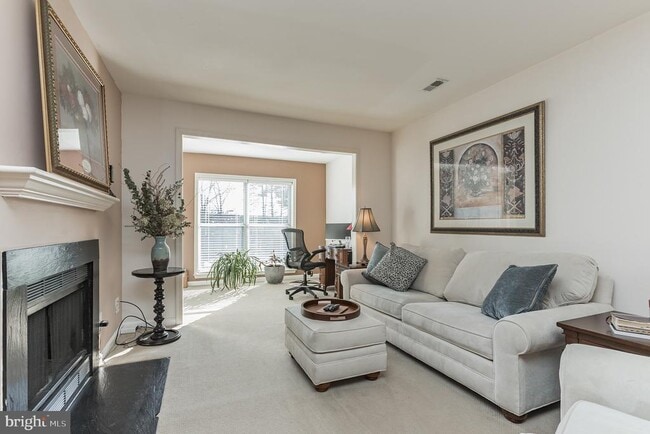 Building Photo - 10300 Appalachian Cir Unit 7-309