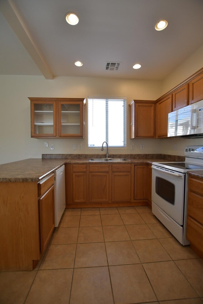 Photo - 2300 E Magma Rd