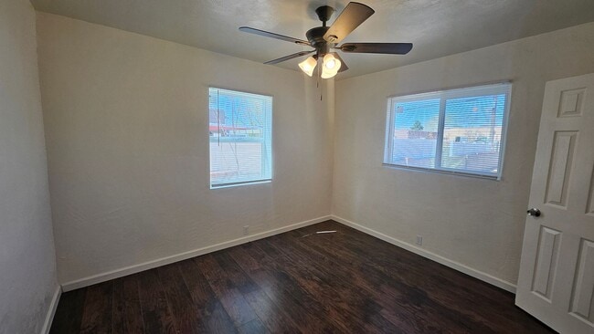 Photo - 2 Bed WITH OFFICE 1 Bath AND WASHER/DRYER HOOK UP!