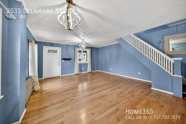 Photo - 2035 Delaware St