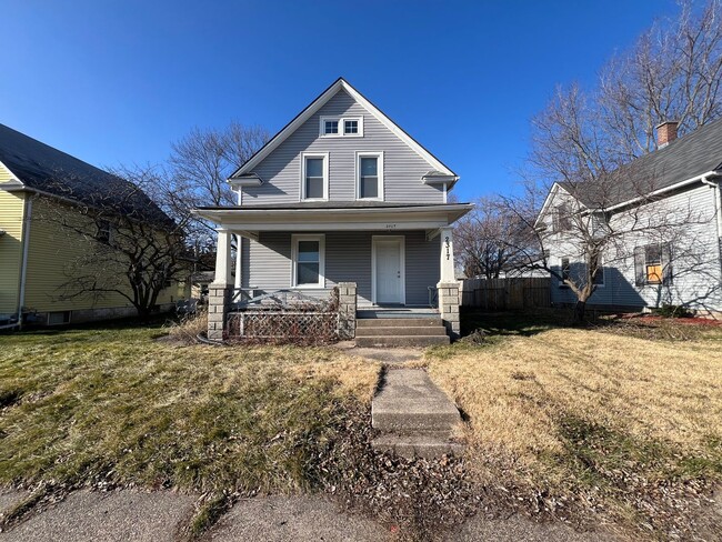 !3 Bedroom in Moline Ready August 1st! - !3 Bedroom in Moline Ready August 1st! House