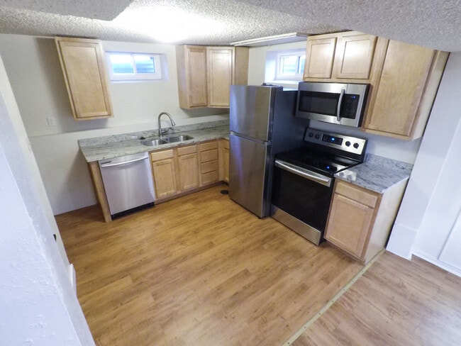 Building Photo - 3685 Ivanhoe St Unit Apt B