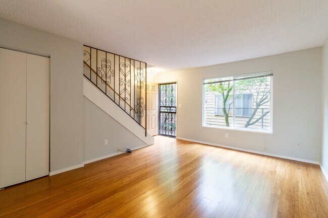 Photo - becju03 Unit 1920