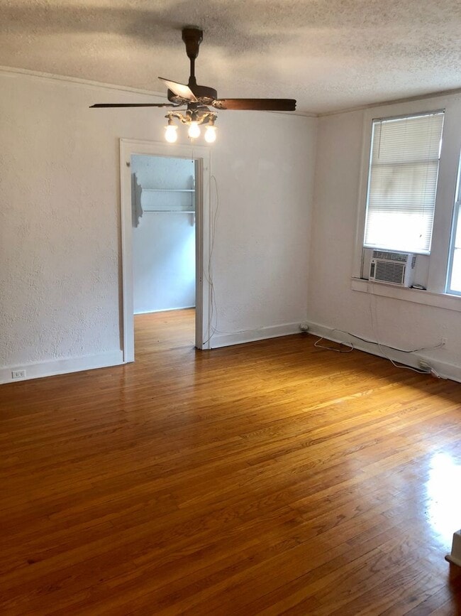 Photo - Uptown Apartment on Mardi Gras Parade Route Unidad J