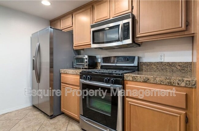 Photo - 243 Riverdale Ct Unidad #404