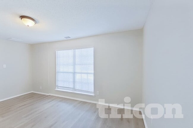 Photo - 608 Canyon Pl