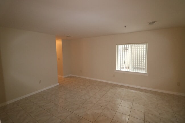 Photo - 14495 Vauxhall Dr