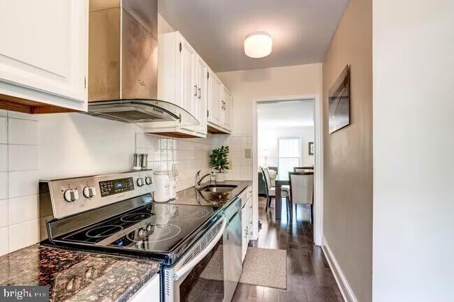 Photo - 3233 Sutton Pl NW