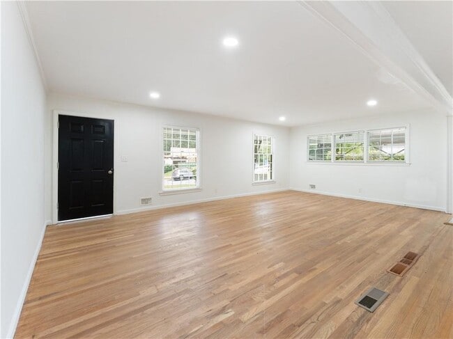 Photo - 1685 Dunwoody Pl NE