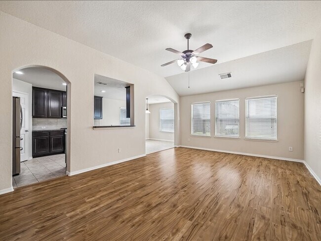 Photo - 2715 Gaelic Green St