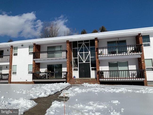 Building Photo - 111 Green St Unit 3