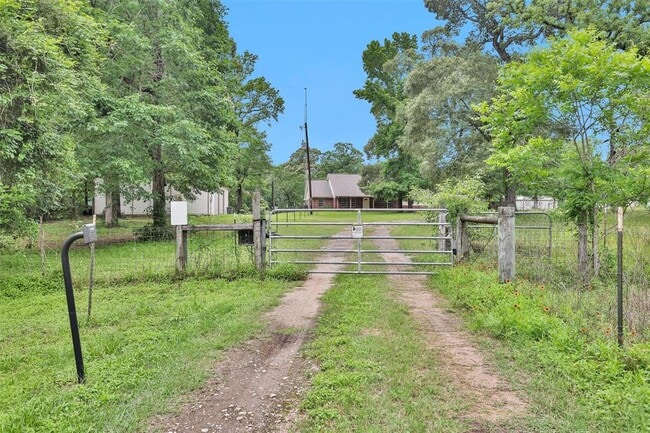 Photo - 13247 Cedar Ln House