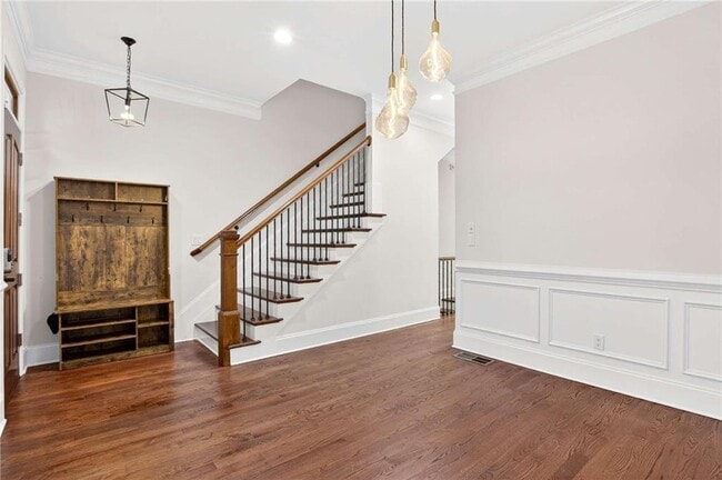 Photo - 841 Inman Vlg Pkwy NE