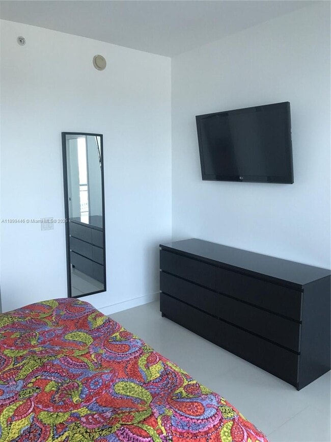 Photo - 60 SW 13th St Unidad 1901
