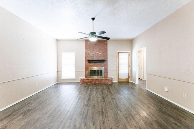 Photo - 5903 70th St