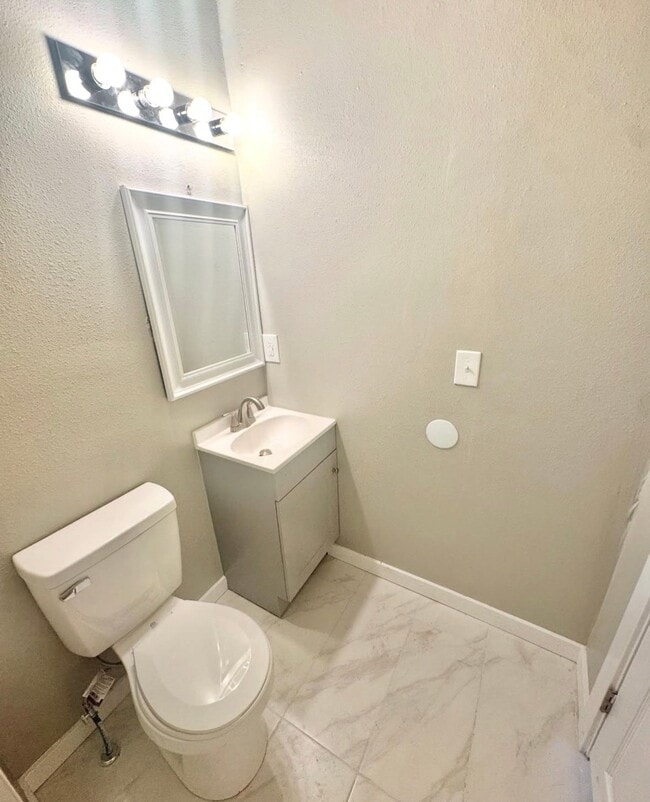 Photo - 904 W 13th St