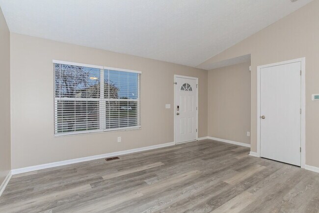 Photo - 5839 Whitehaven Dr