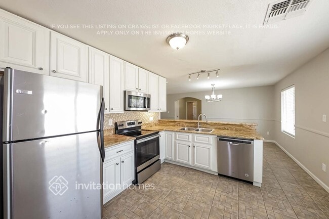 601 W Oraibi Dr