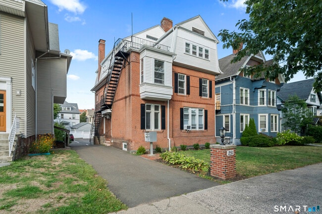 Building Photo - 251 Lawrence St Unit LL