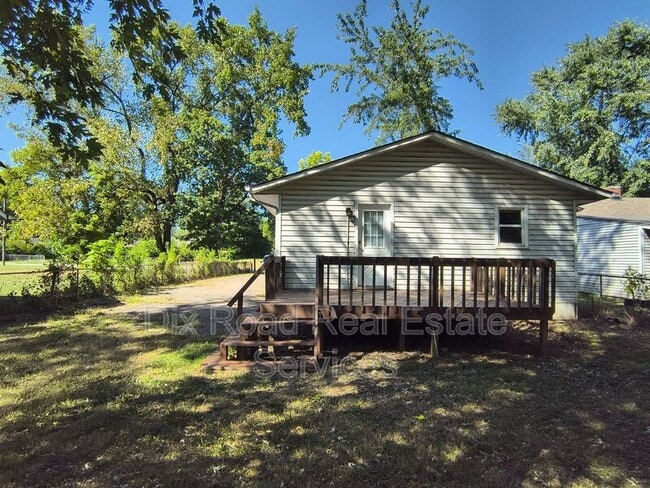 Photo - 2308 Waneta Ave