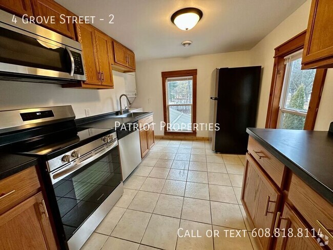 Building Photo - Fully Remodeled 2 bed/1 bath Across from L... Unit 2 Rental