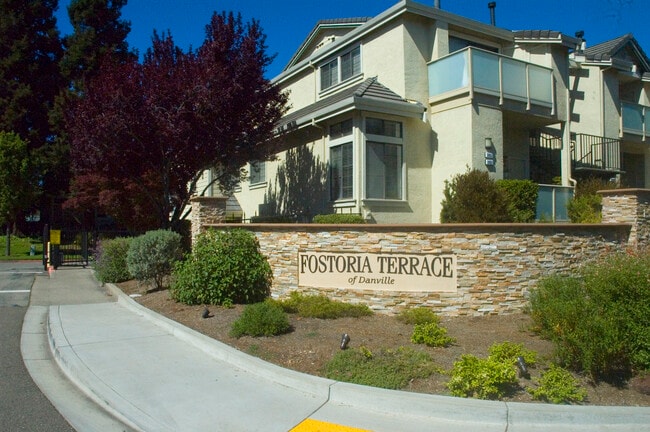 Photo - 2072 Fostoria Cir