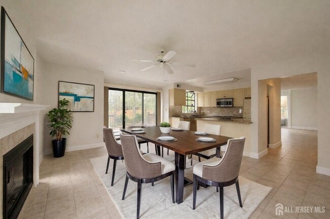 Photo - 470 Sayre Dr