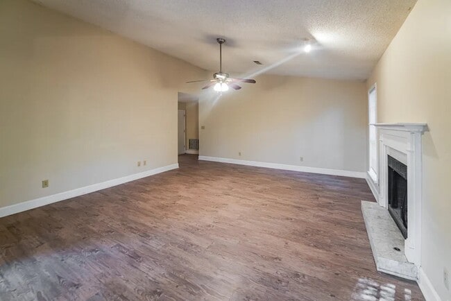 Photo - 7854 Dogwood Way
