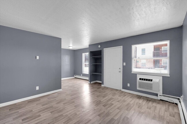 Building Photo - 421 Poplar Level Ct Unit 302