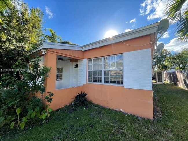 Photo - 16930 NE 21st Ave Unidad 16930