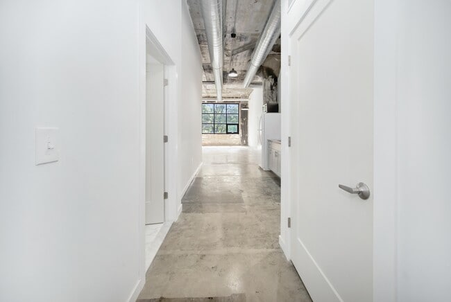 Building Photo - 470 Brainard St Unit 1 Rental