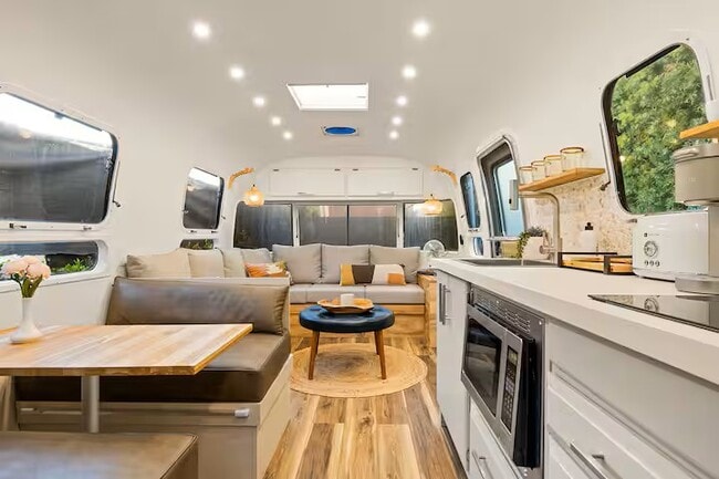 Photo - 528 Victoria Ave