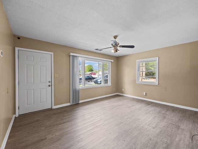 Photo - Welcome to Lakeview Park!