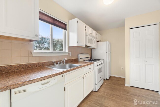 Photo - 1606 Madaline Dr